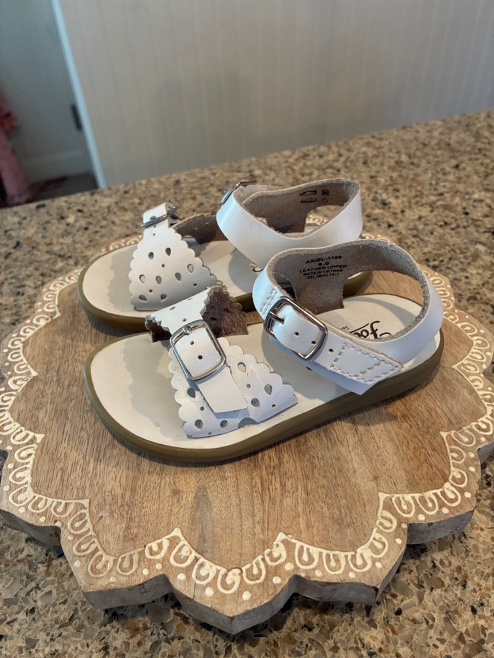 6C Footmates Ariel White Sandals